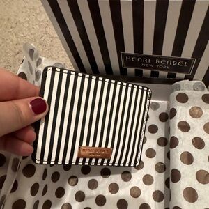 CLASSIC!!! Henri Bendel card holder. NWOT, in original box and dust bag